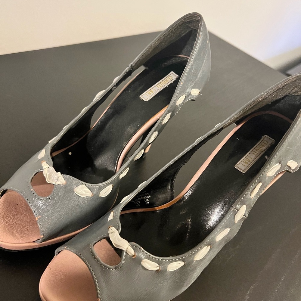 Leader heels. Size 9. Worn but good condition